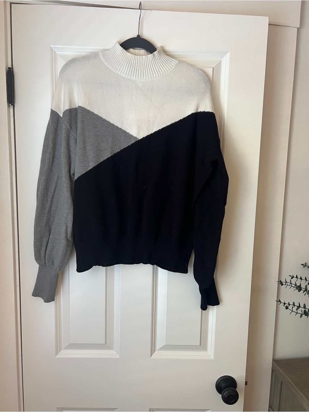 Laundry By Shelli Segal Black, Gray & White Colorblock Mock Neck Sweater